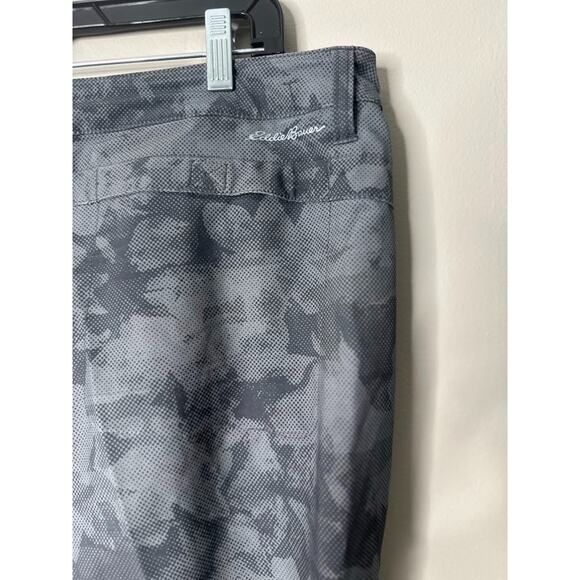 Eddie Bauer Pants Womens 18 Gray Digital Camo Ruched Cropped Outdoor Casual - Picture 5 of 7